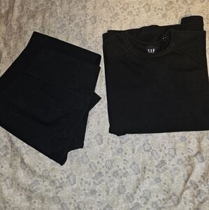 Bundle for new yoga pants, and a ribbed knit‎ gap t shirt